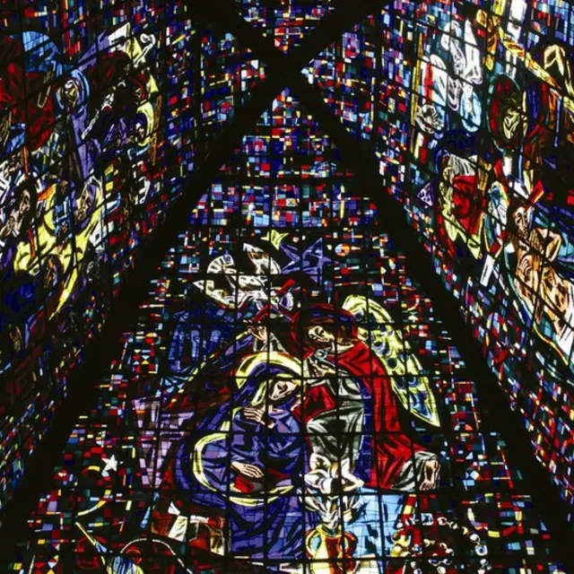 Vitral de la capilla de los Santos Apóstoles.