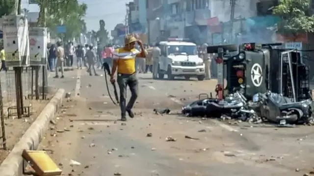 ராம நவமி ஊர்வலம் மீது தாக்குதல்