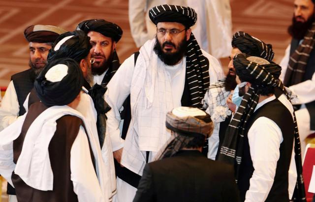 2020年，塔利班代表團在多哈的一次會面上發言。