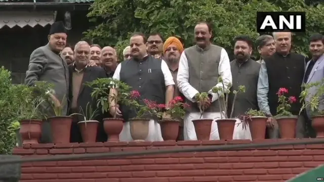 फारूख अब्दुल्ला यांना आज नॅशनल काँन्फरन्सचे नेते भेटले