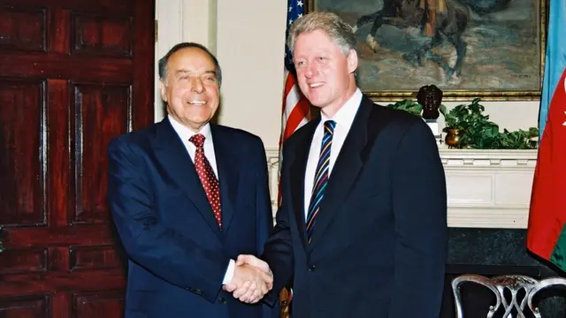 Heydər Əliyev ABŞ prezidenti Bill Clinton-la 1997-ci il avqustun 1-də görüşüb