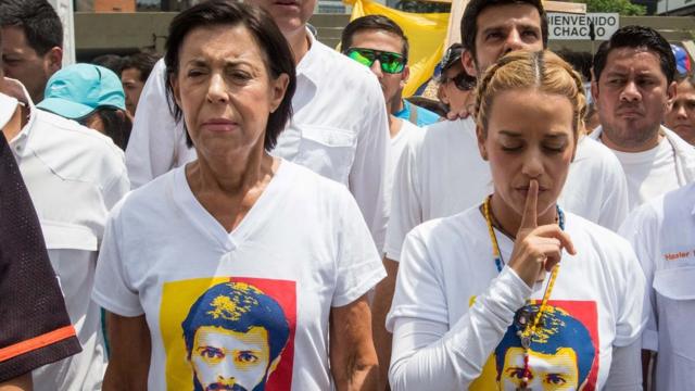 En la manifestación participó Lilian Tintori, esposa del político preso Leopoldo López, y otras figuras de la oposición venezolana.