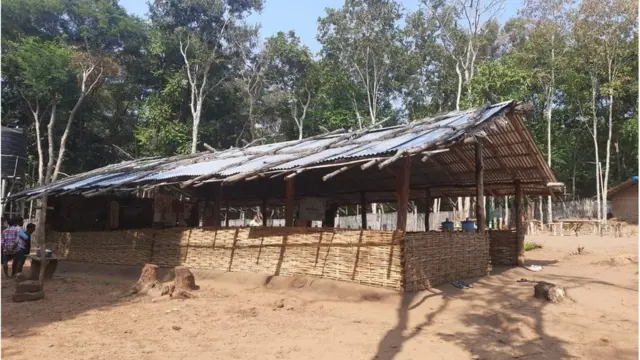 ఈ వెదురు పాకలోనే కొండబడి సాగుతుంది