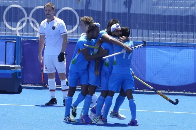 तीसरे क्वार्टर के दौरान सिमरनजीत सिंह ने अपना दूसरा गोल करते हुए भारत को जर्मनी पर 5-3 की बढ़त दिला दी. एक समय जर्मनी से 3-1 से पीछे चल रही भारतीय टीम ने तीसरा क्वार्टर 5-3 पर ख़त्म किया