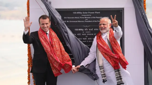 સોલાર પાવર પ્લાન્ટના ઉદ્ઘાટન બાદ મોદી અને મૈક્રૉં