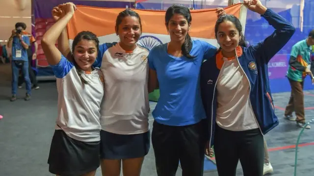 महिला स्क्वॉश टीम