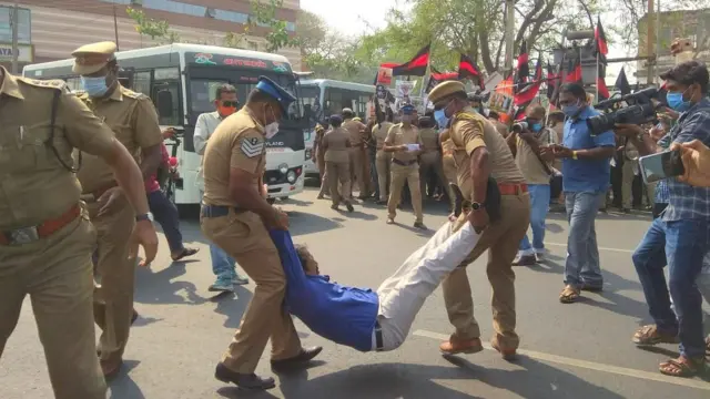 மோதி கறுப்புக்கொடி