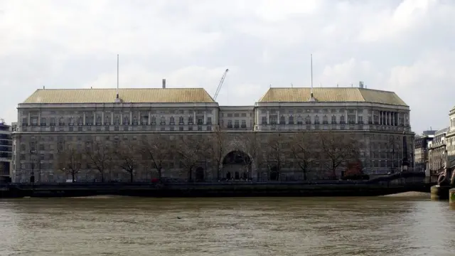 ساختمان سرویس اطلاعات داخلی بریتانیا موسوم به ام آی ۵