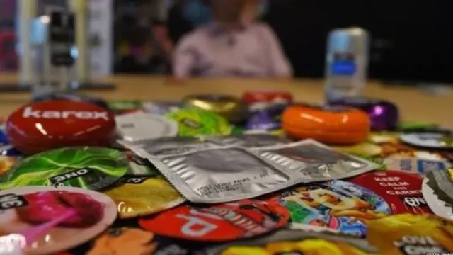 కండోమ్, ప్రకటన