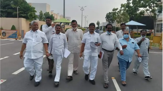 ఉద్యోగ సంఘాల నేతలు