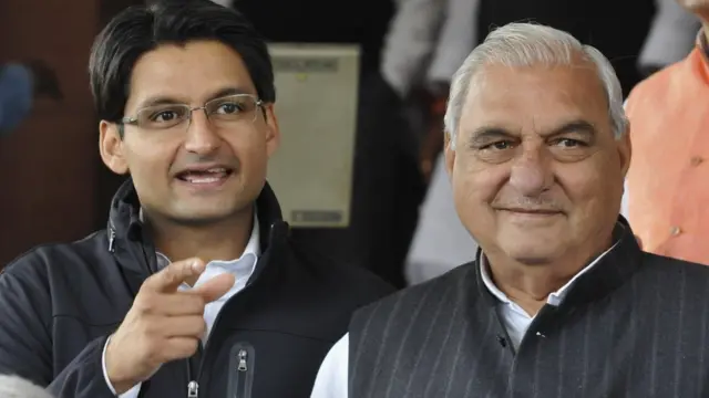 अपने बेटे दीपेंदर हुड्डा के साथ भूपेंद्र हुड्डा