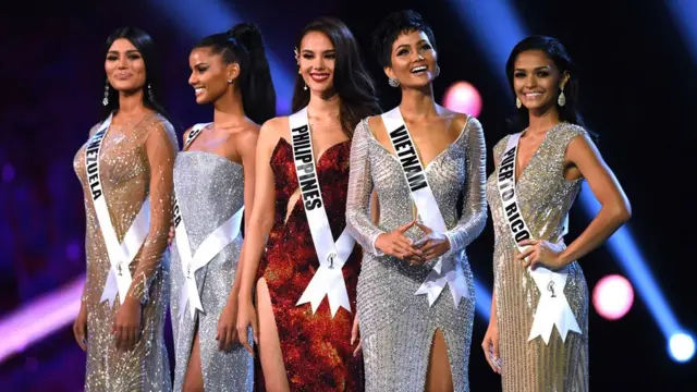 เฮอ เฮิน เนีย เป็นตัวแทนเวียดนามคนแรก ที่ผ่านเข้ารอบ 5 คนสุดท้าย