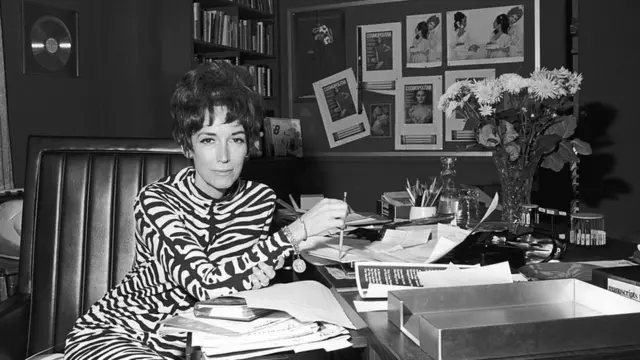 海伦·格雷·布朗在总编室