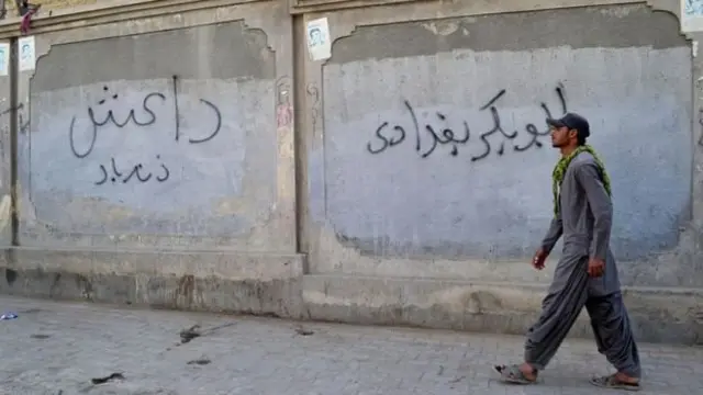 د پاکستان بلوچستان ایالت کې پر دیوالونو د داعش پلوي شعارونه لیدل شوي