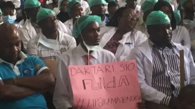 Abaganga ba Kenya mu myiyerekano yo guhagarika akazi