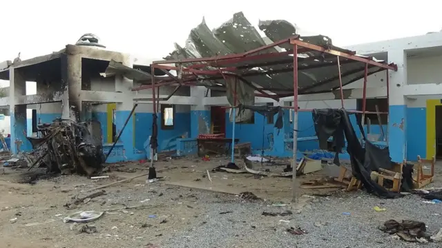 Un hôpital a été partiellement détruit; la semaine dernière, dans la ville d'Abs, au Nord du pays, par les frappes aériennes de la coalition menée par l'Arabie saoudite.