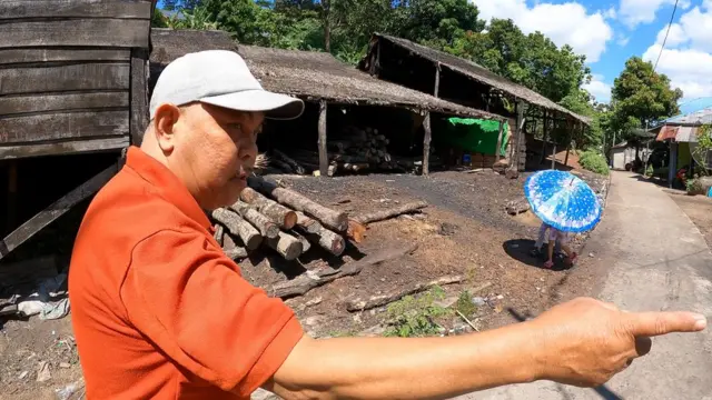Nurhadi yang telah menekuni pekerjaan arang sejak kecil mengatakan, hasil dari tungku ternyata hanya cukup untuk memenuhi kebutuhan sehari-hari.