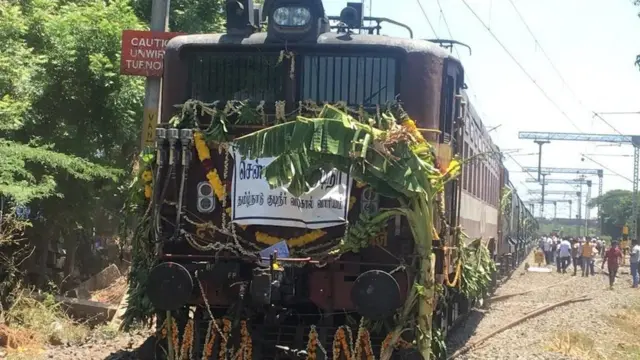 ரயிலில் வந்த தண்ணீர்