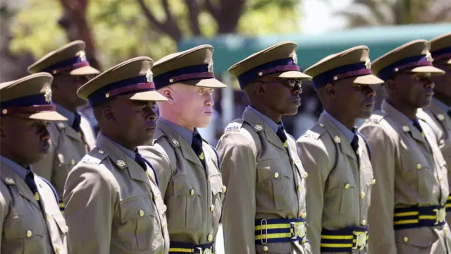 Zimbaabuwee Haraareetti poolisoonni eebbifaman yeroo itti hiriiraan dhaaabbatan - Kamisa Sadaasa 15, 2018