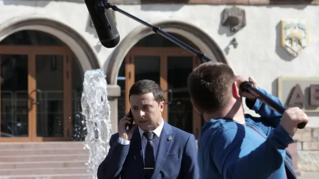 В телесериале "Слуга народа" Владимир Зеленский предстал в образе народного президента