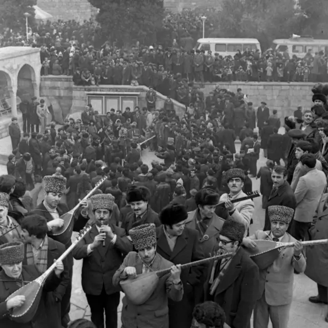 Bakı şəhərində İçərişəhərdə saz və bahar bayramında (22 mart 1984).