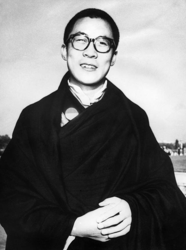 निर्वासन के पहले तिब्बत में दलाई लामा (1956)