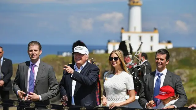 Eric, Donald, Ivanka y Donald hijo Trump