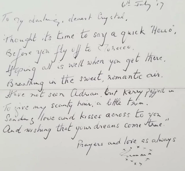 Cristal chérit les lettres qu'elle reçoit de sa grand-mère Grace (ici une lettre écrite en 2017)