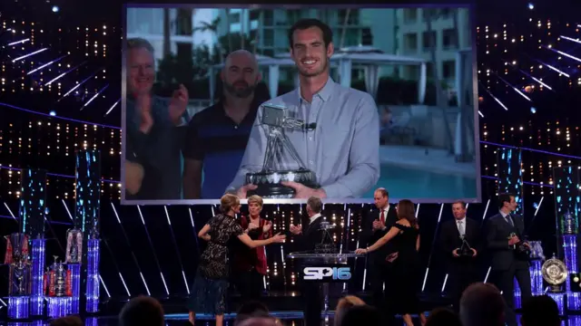 伯明翰颁奖现场大屏幕显示穆雷在迈阿密领奖