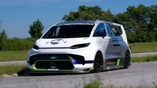 سوپر ون فورد چهار موتور الکتریکی دارد