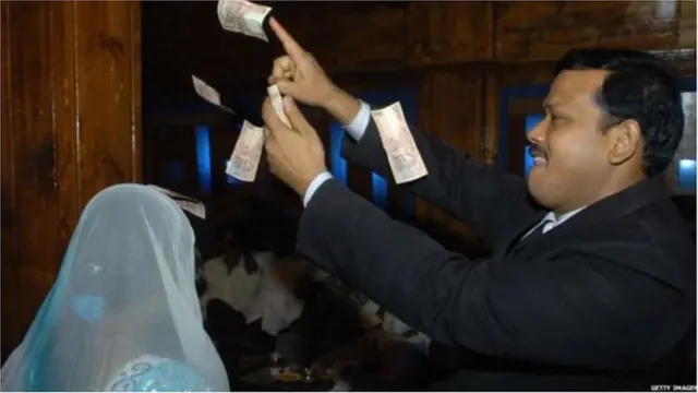 डान्स बार बंदी उठवली