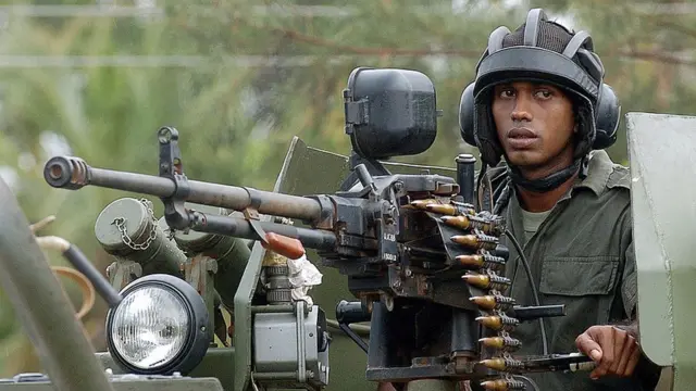 “இரத்ததை அடைக்க வழியில்லாமல் மண்ணை பூசினர்” - போர்க்கால நினைவலைகள்