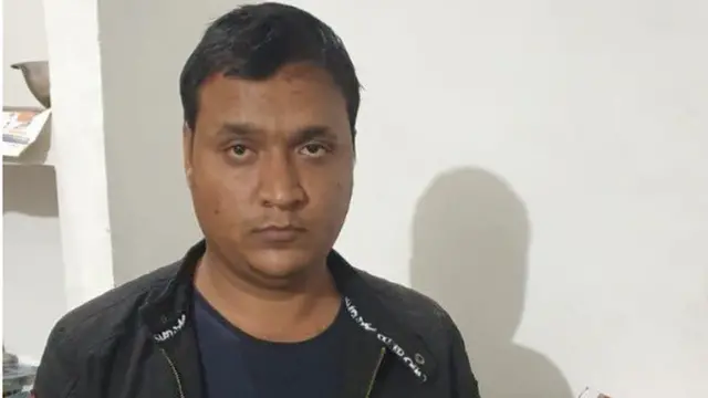 यूपी एसटीएफ़ का कहना है कि अलीगढ़ से गिरफ़्तार गौरव कुमार पेपर आउट कराने वाले गिरोह के सदस्य हैं.