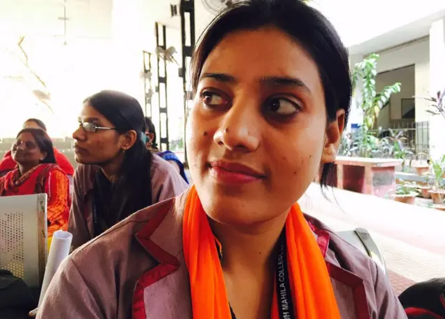 વિદ્યાર્થિનીની તસવીર