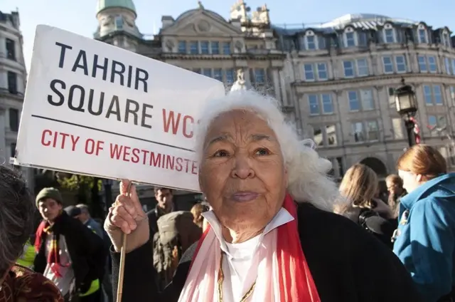 El Saadawi a sansanin zanga-zangar Occupy London a lokacin cikarta shekara 80 da haihuwa a 2011