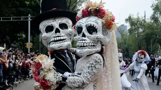 Caveiras no desfile do Dia dos Mortos