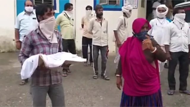 પરિવાર પોલીસ સ્ટેશને