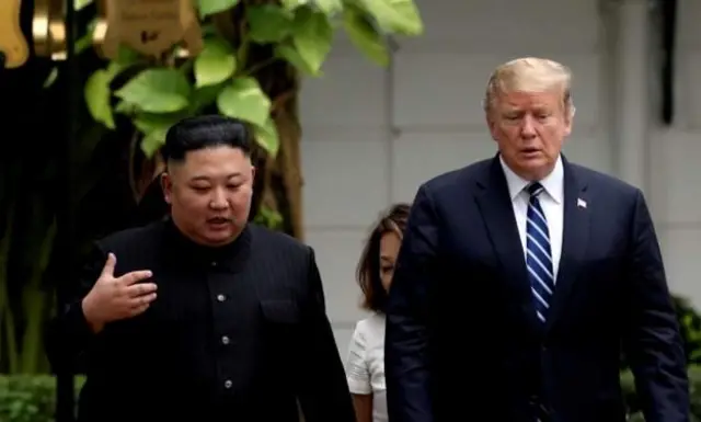 朝鲜中央通讯社报导,朝鲜领导人金正恩称他得知特朗普夫妇新冠病毒确诊消息后,“诚挚希望他们能够早日康复”。