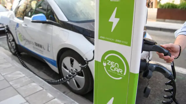 પ્રતીકાત્મક તસવીર