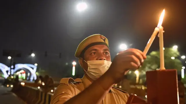 "விளக்கு - கொரோனா வைரஸ்" - இணையத்தில் ட்ரெண்டான மீம்ஸ்களின் தொகுப்பு