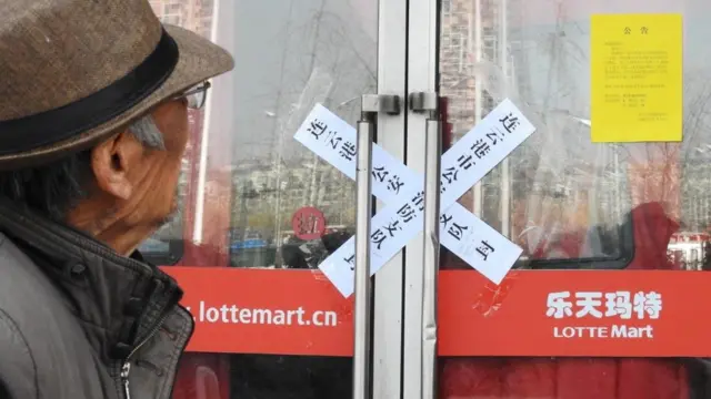 Khách hàng TQ được thông báo siêu thị Lotte bị đóng vì 'thiếu an toàn phòng cháy chữa cháy'