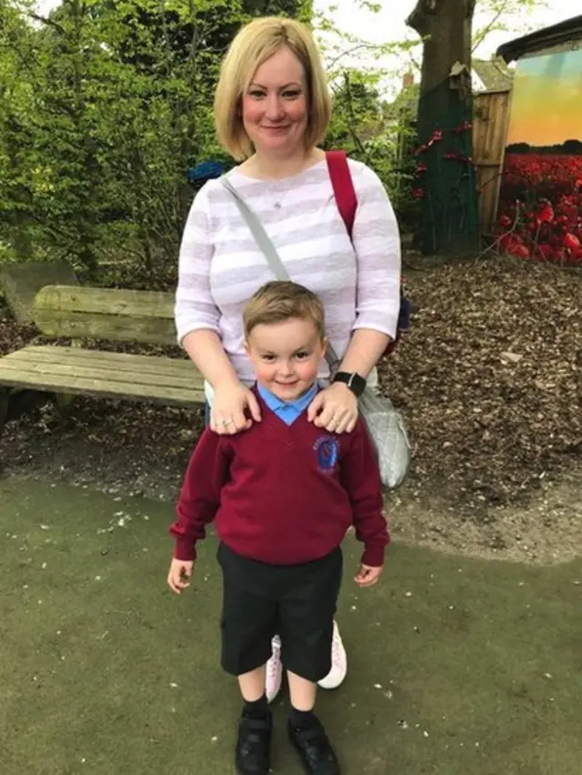 엠마는 해리가 최근 들어 수다쟁이가 됐다고 했다