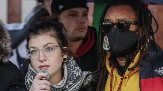 अँथनी हुबरची गर्लफ्रेंड हॅना गिटींग्स आणि जेकब ब्लेकचे काका जस्टिन ब्लेक यांनी न्यायालयाच्या निर्णयानंतर त्यांचं मत मांडलं.