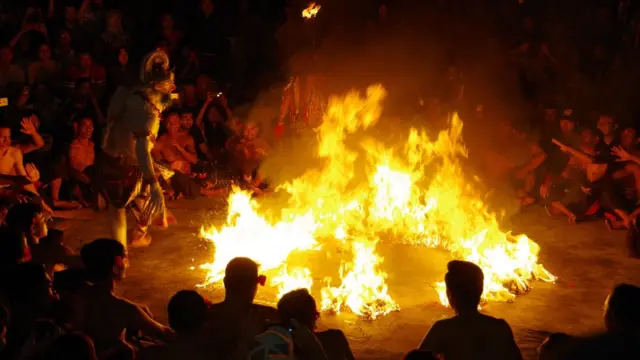 Dança tradicional indonésia