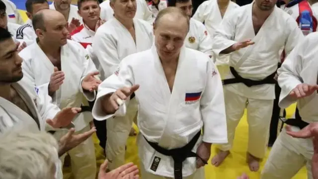 Putin, ambaye ana mkanda mweusi katika judo, hakujibu mazungumzo ya Musk ya kumjaribu katika mapambano.