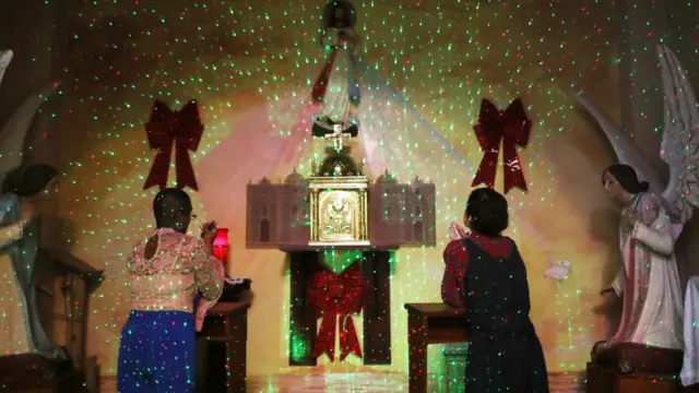 люди молятся в пуэрто-рико