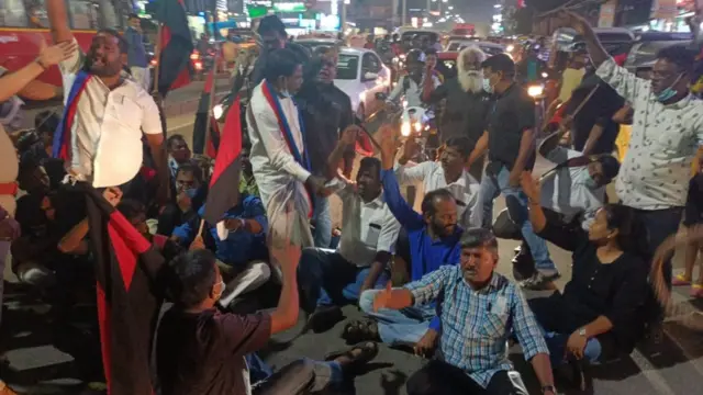 போராட்டம்.