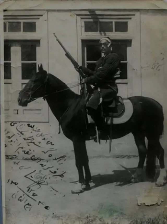 Шер Мухаммад-бек (Көр-Шермат корбашы деген ысым менен таанымал) 1920- ж сүрөт.