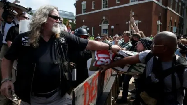 Mr Trump dhaleeceyn ayuu kala kulmay hadalkiisa Charlottesville.