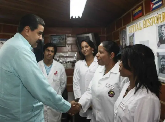 MAduro cumprimento médicos